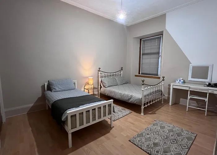 Traditional 5 Bedroom House Free Parking Central Glasgow Westend
